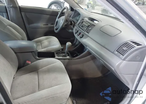 2004 Toyota Camry Le z USA, uszkodzony, nr VIN 4T1BE32K64U327071